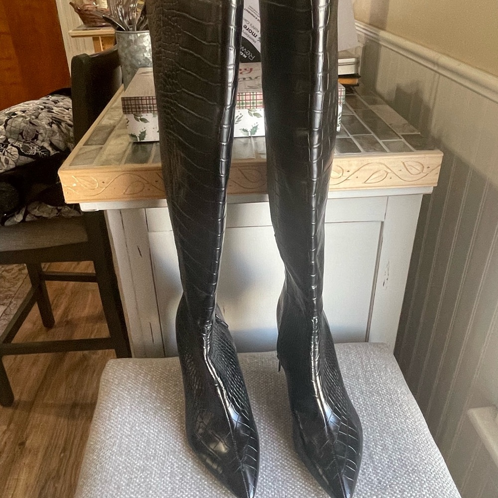 Tall heeled boots, quarter zip on side. New never worn without box